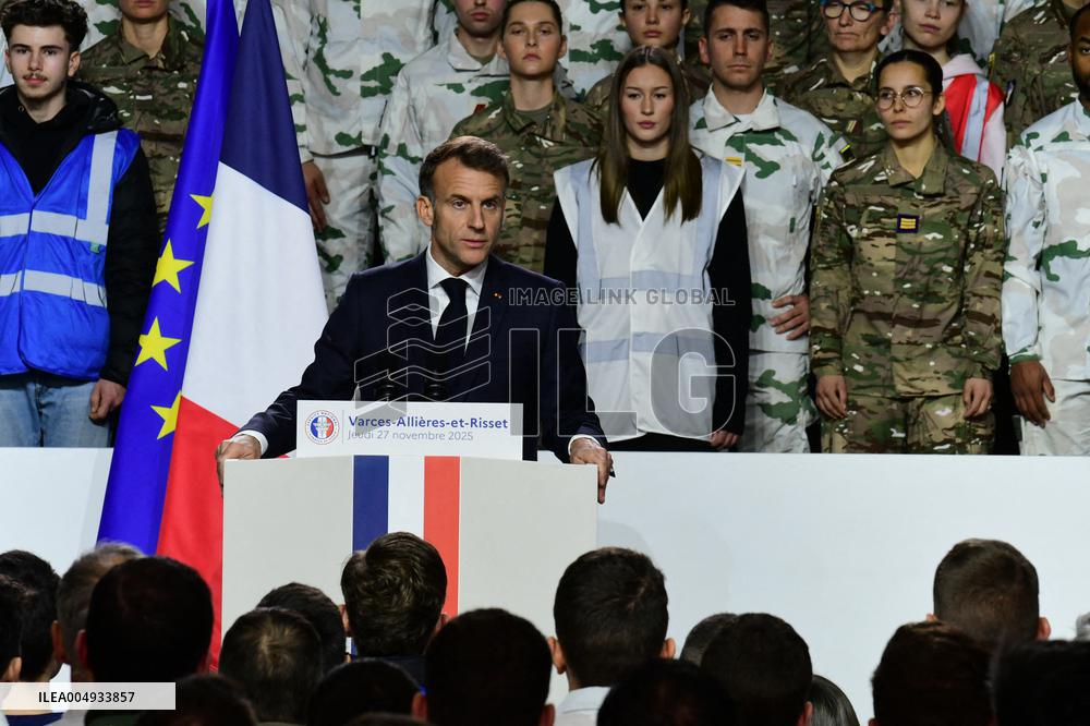 Macron Visits The 27th Mountain Infantry Brigade - Varces