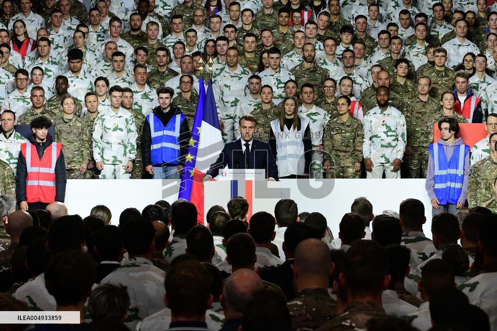 Macron Visits The 27th Mountain Infantry Brigade - Varces