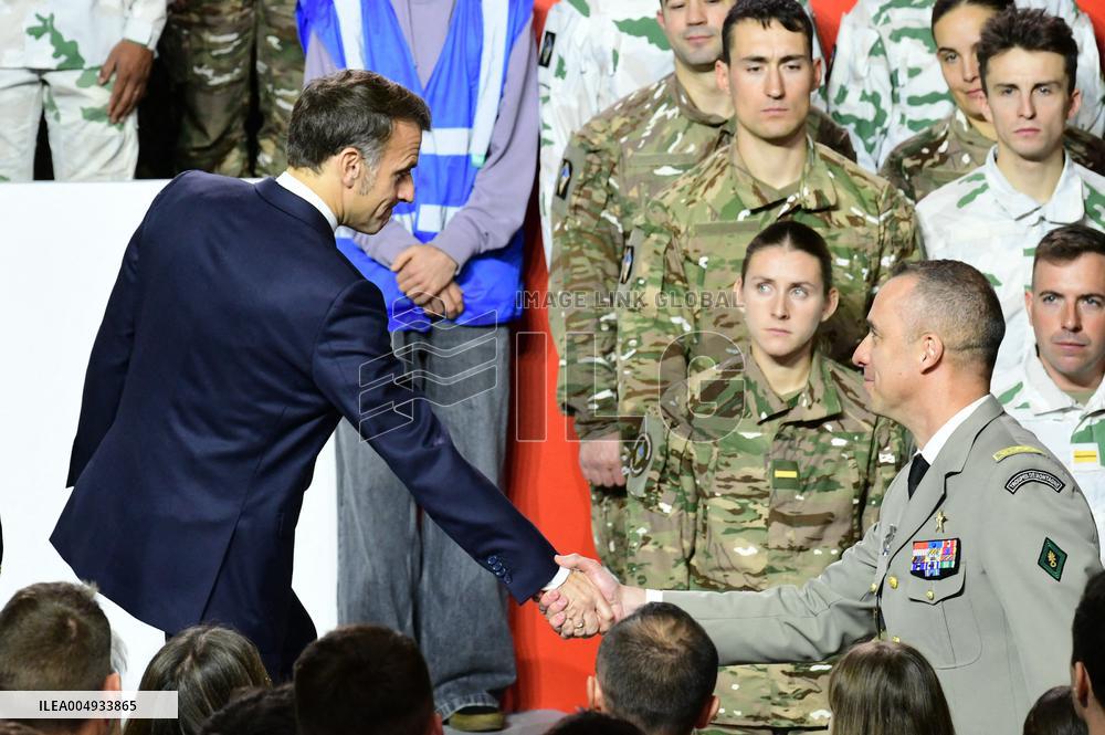 Macron Visits The 27th Mountain Infantry Brigade - Varces