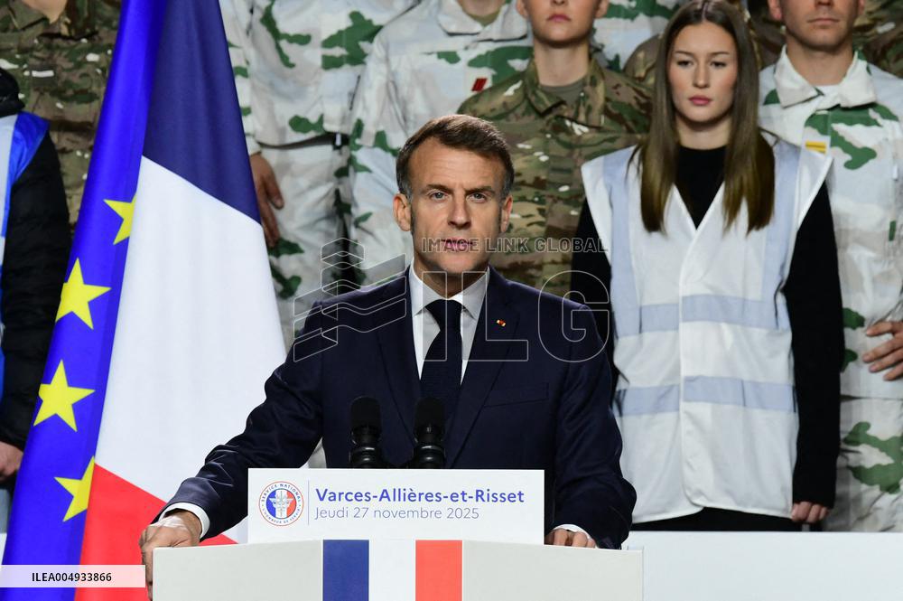 Macron Visits The 27th Mountain Infantry Brigade - Varces