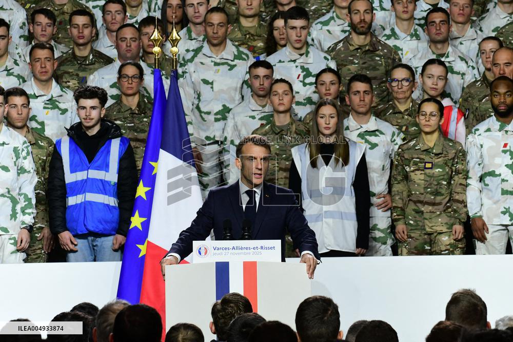 Macron Visits The 27th Mountain Infantry Brigade - Varces