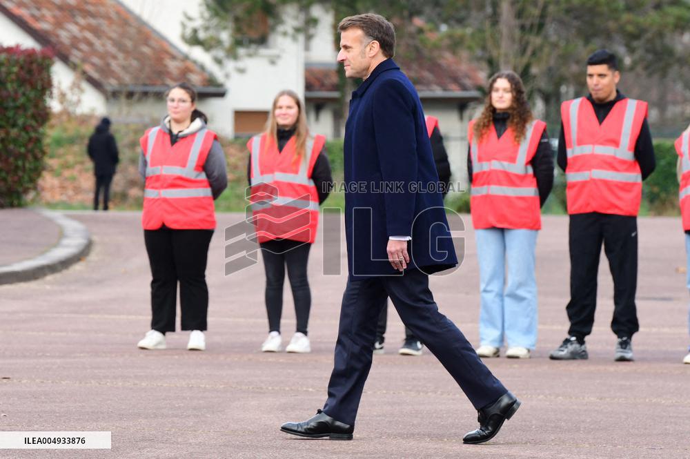 Macron Visits The 27th Mountain Infantry Brigade - Varces