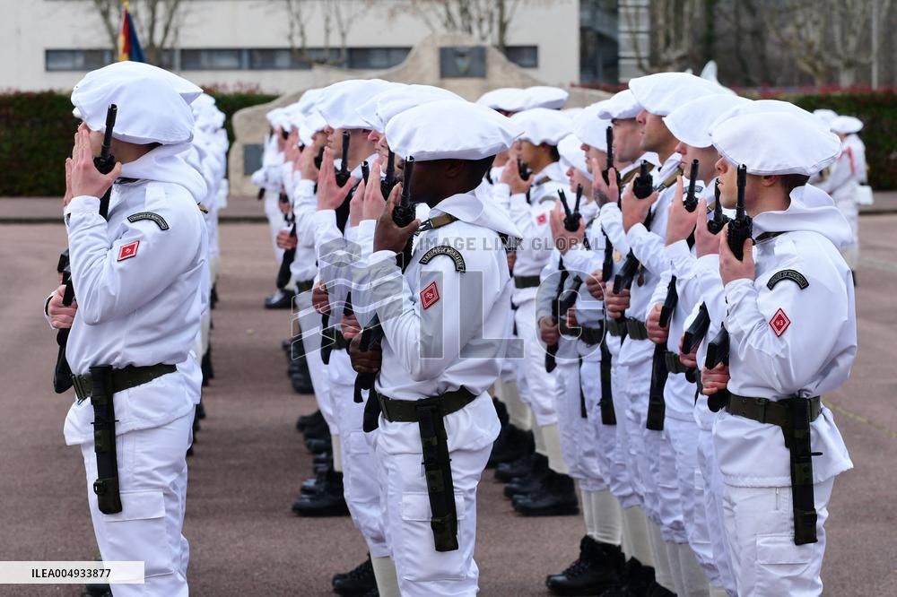 Macron Visits The 27th Mountain Infantry Brigade - Varces