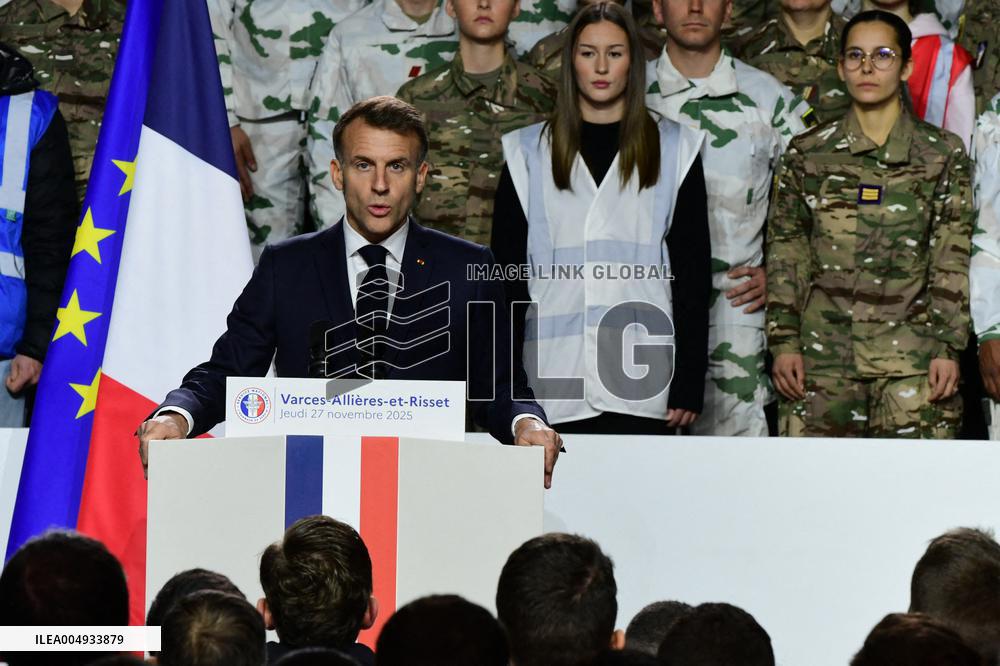 Macron Visits The 27th Mountain Infantry Brigade - Varces