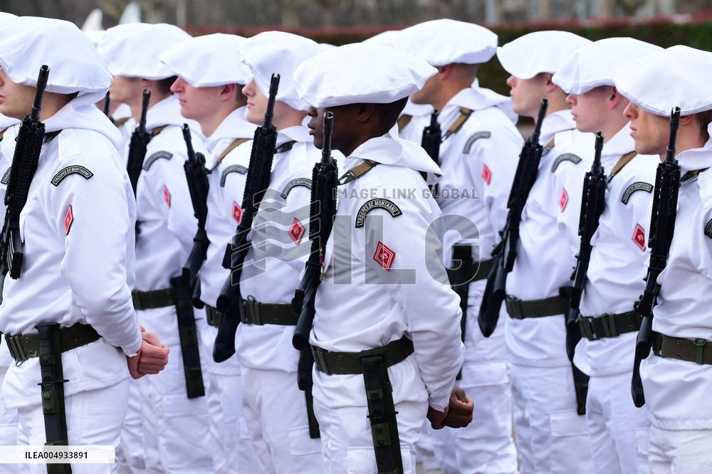 Macron Visits The 27th Mountain Infantry Brigade - Varces