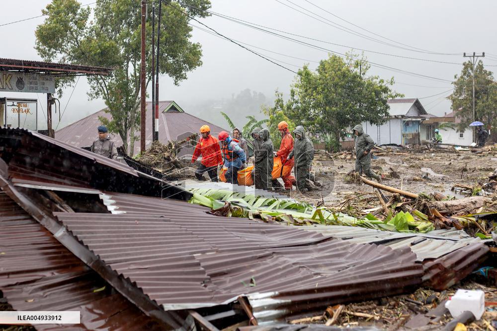 At Least 61 People Killed in Indonesia Floods