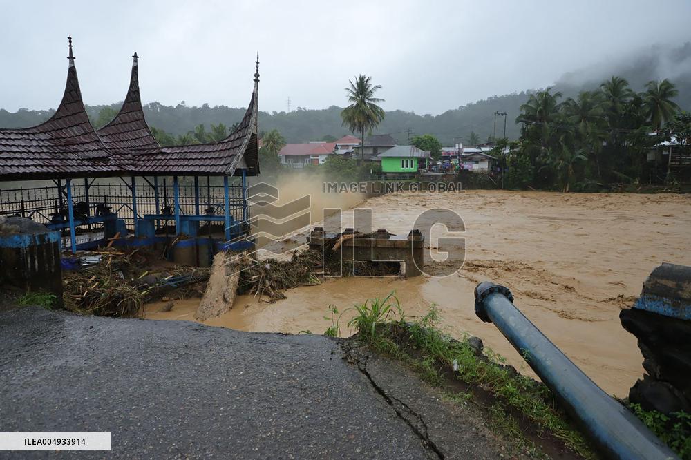 At Least 61 People Killed in Indonesia Floods