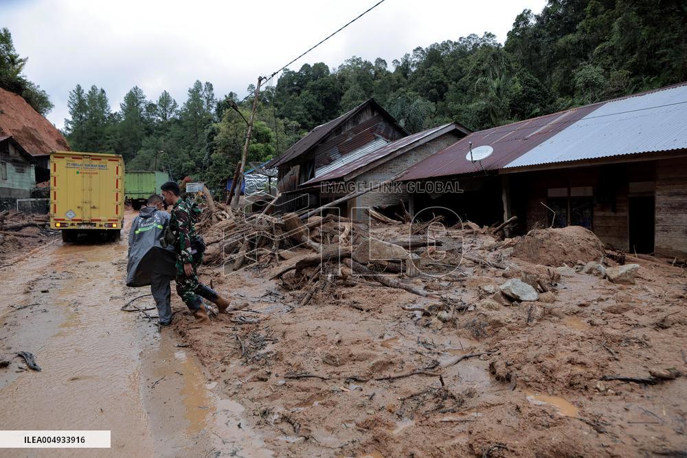 At Least 61 People Killed in Indonesia Floods