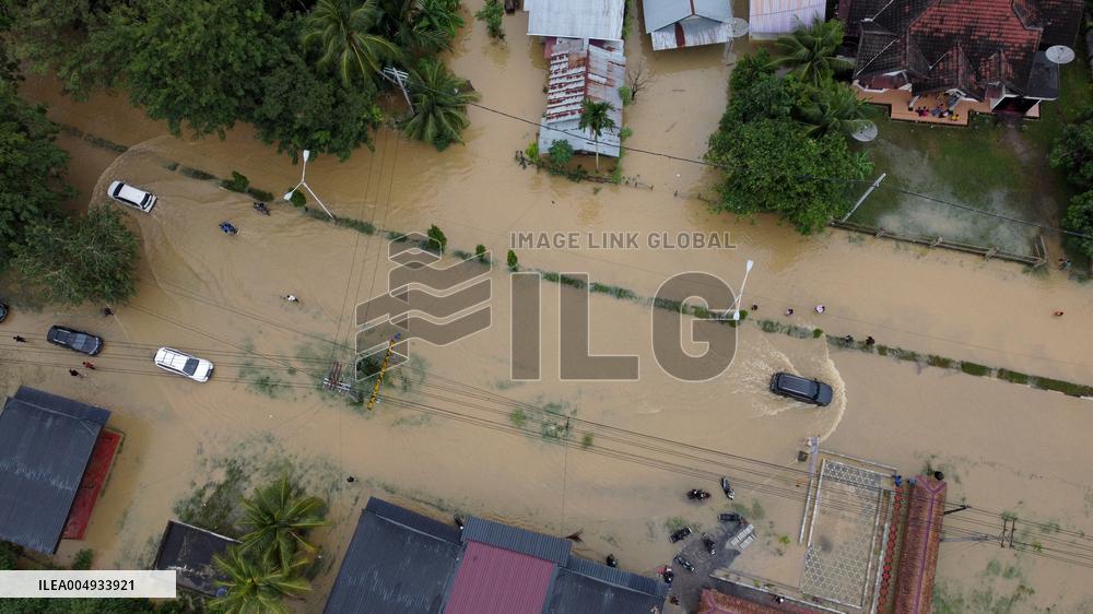 At Least 61 People Killed in Indonesia Floods