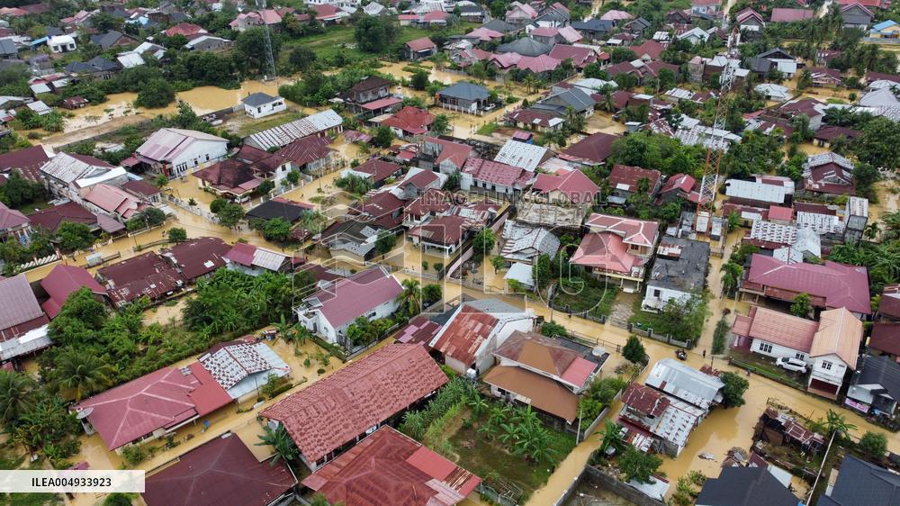 At Least 61 People Killed in Indonesia Floods