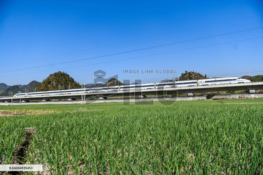 Panzhou-Xingyi Railway Put Into Operation