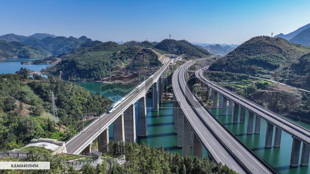 Panzhou-Xingyi Railway Put Into Operation