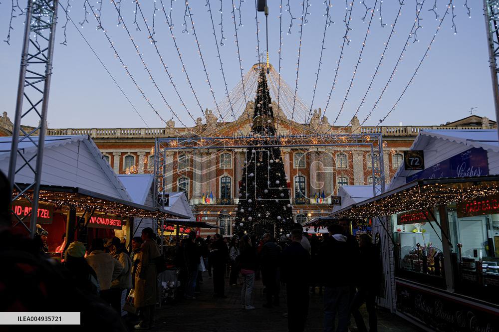 Christmas Market At Place Du Capitole - Toulouse