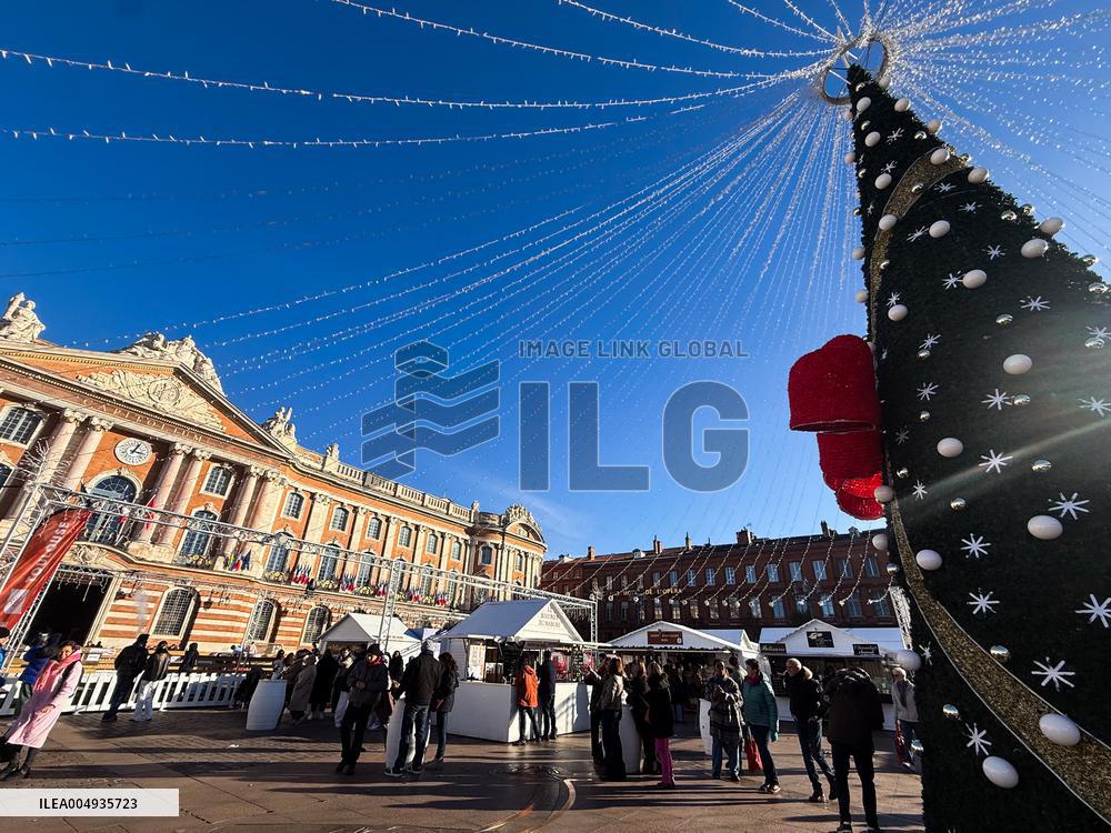 Christmas Market At Place Du Capitole - Toulouse