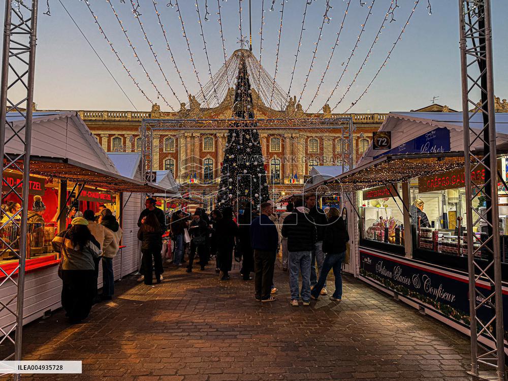 Christmas Market At Place Du Capitole - Toulouse