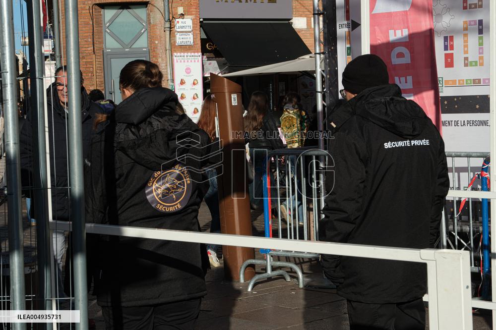 Christmas Market At Place Du Capitole - Toulouse