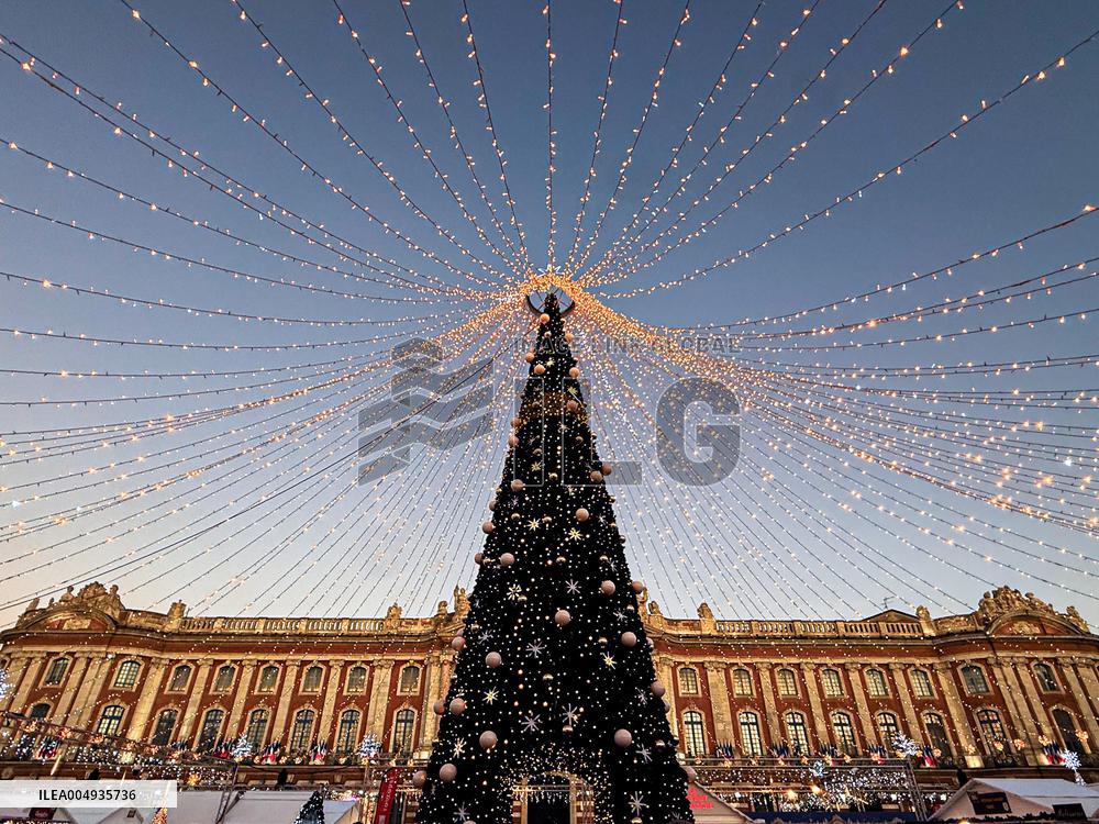 Christmas Market At Place Du Capitole - Toulouse