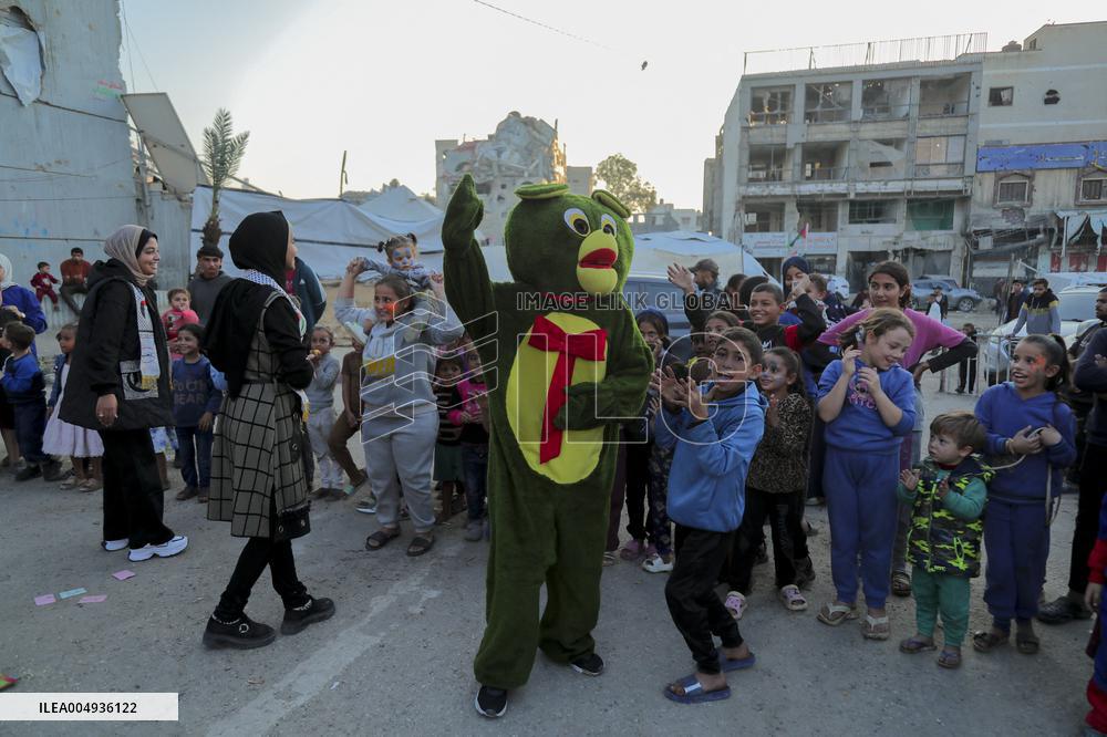 Recreational Event For Palestinian Children in Rashad Al Shawwa - Gaza