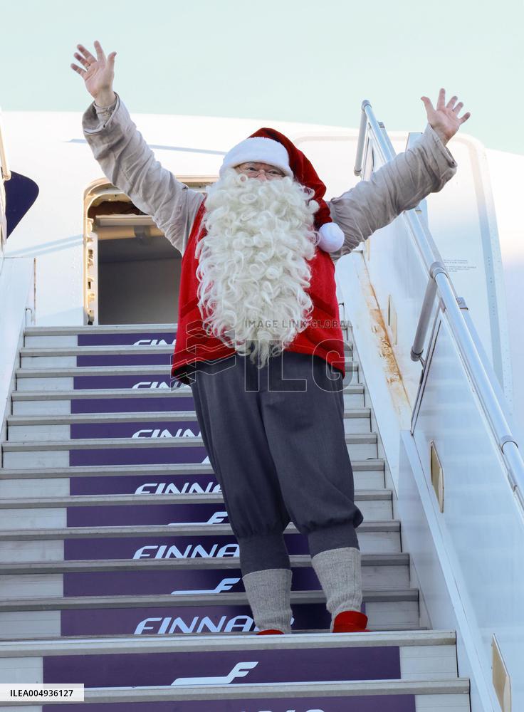 Santa Claus arrives in Japan