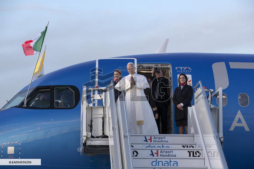 Pope Leo XIV Boards Plane On His Way To Turkey - Rome