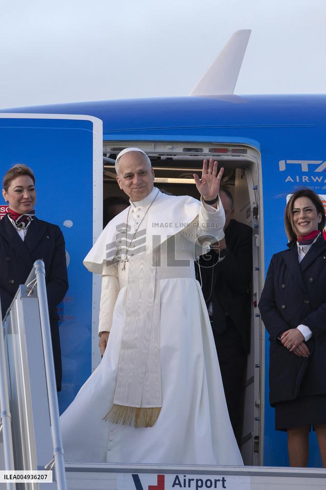 Pope Leo XIV Boards Plane On His Way To Turkey - Rome