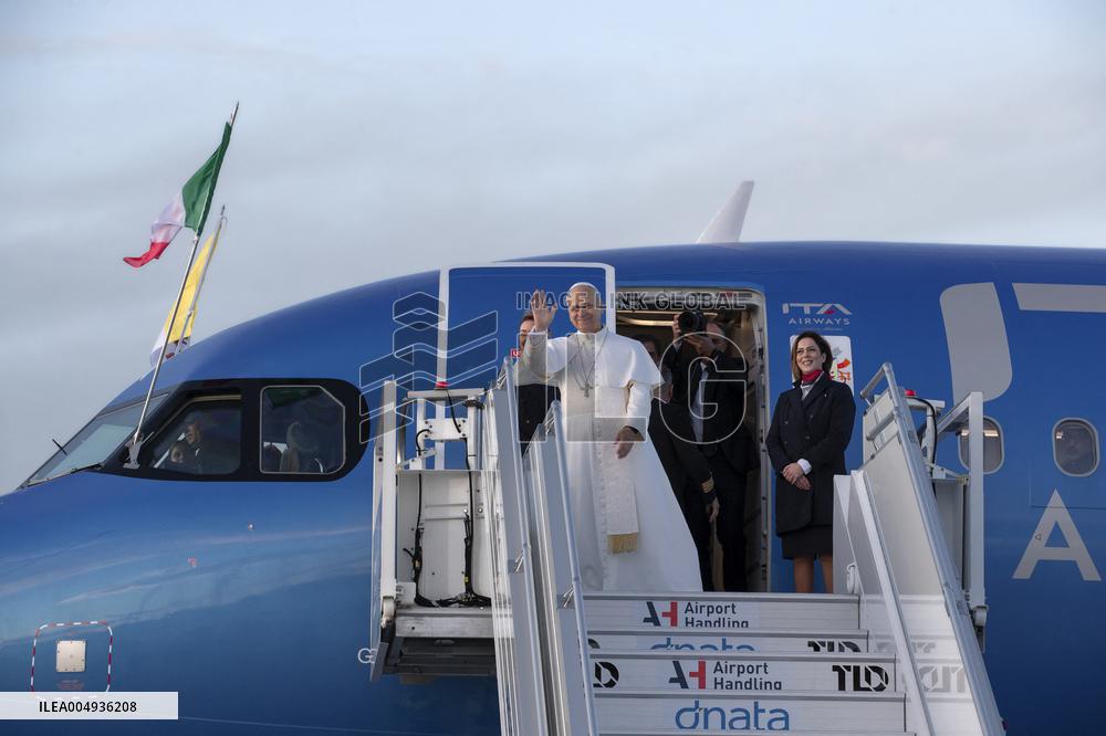 Pope Leo XIV Boards Plane On His Way To Turkey - Rome