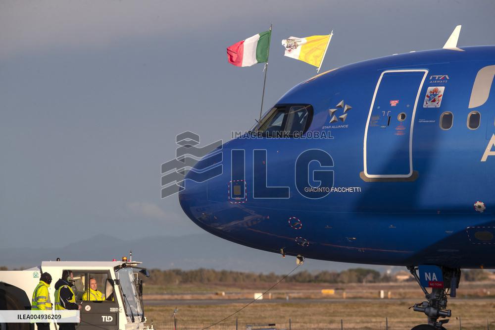 Pope Leo XIV Boards Plane On His Way To Turkey - Rome