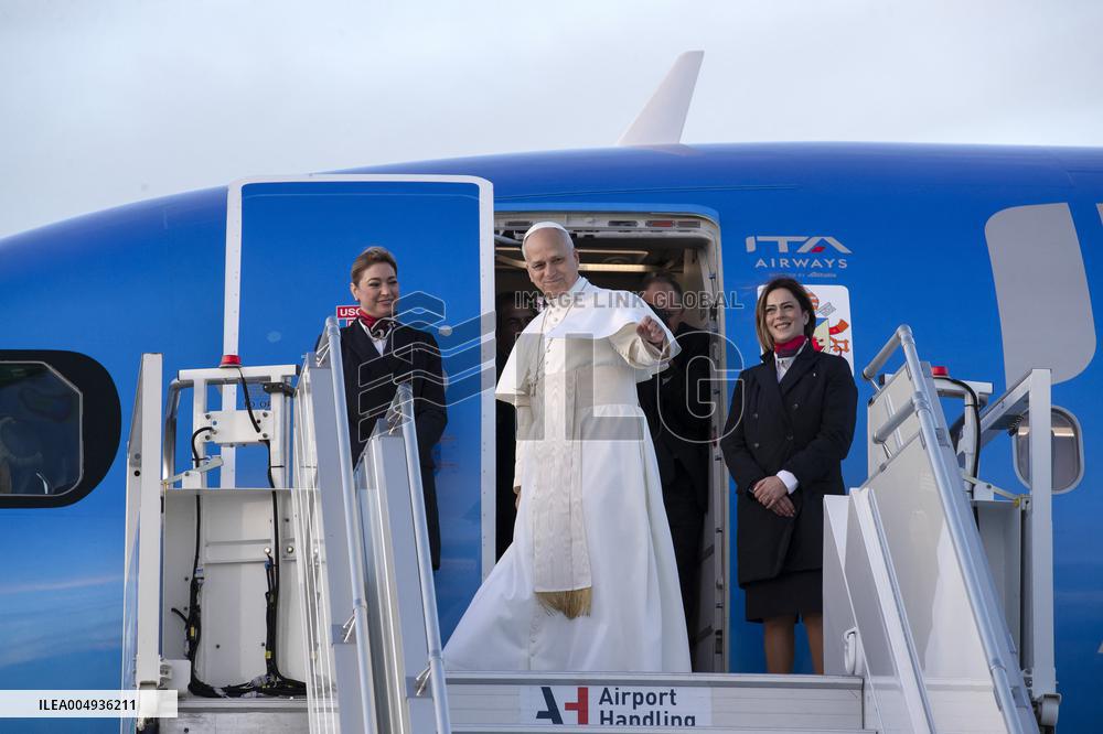 Pope Leo XIV Boards Plane On His Way To Turkey - Rome