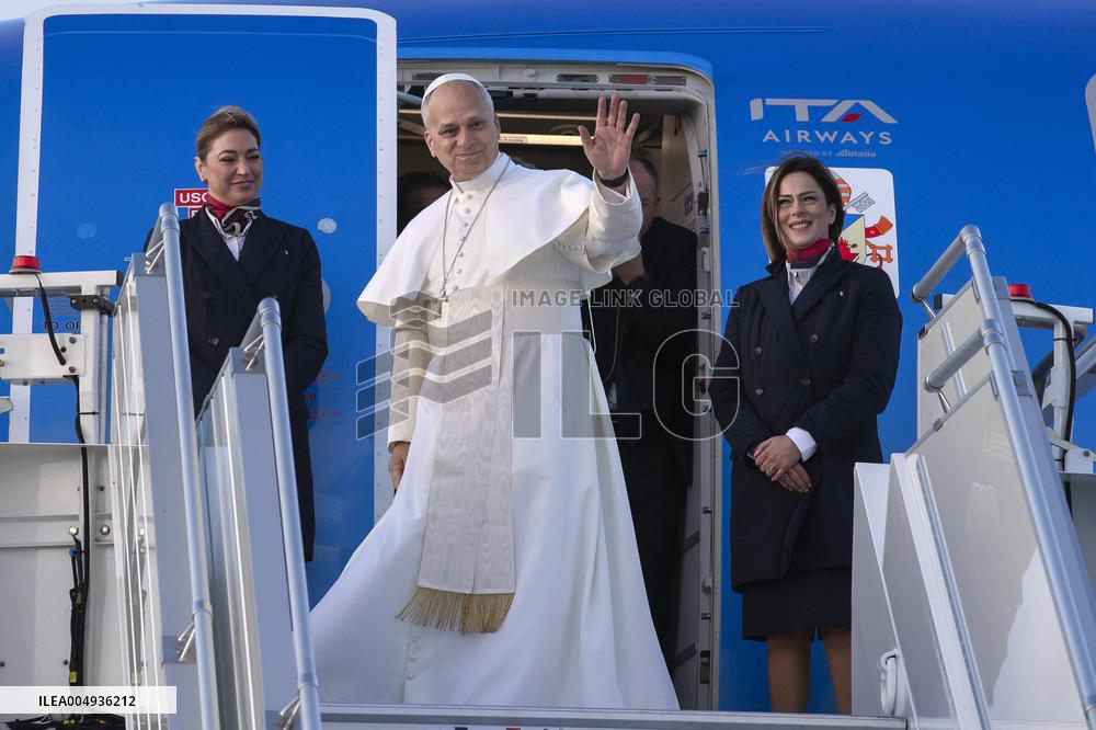 Pope Leo XIV Boards Plane On His Way To Turkey - Rome