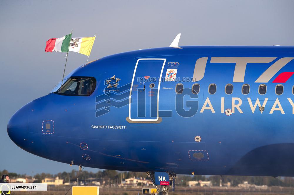 Pope Leo XIV Boards Plane On His Way To Turkey - Rome