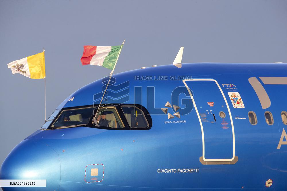 Pope Leo XIV Boards Plane On His Way To Turkey - Rome