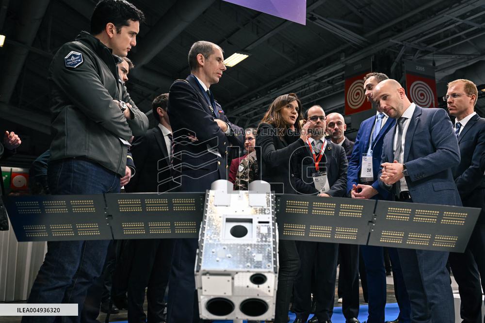 Alice Rufo visits Defence Innovation Forum - FID in Paris FA