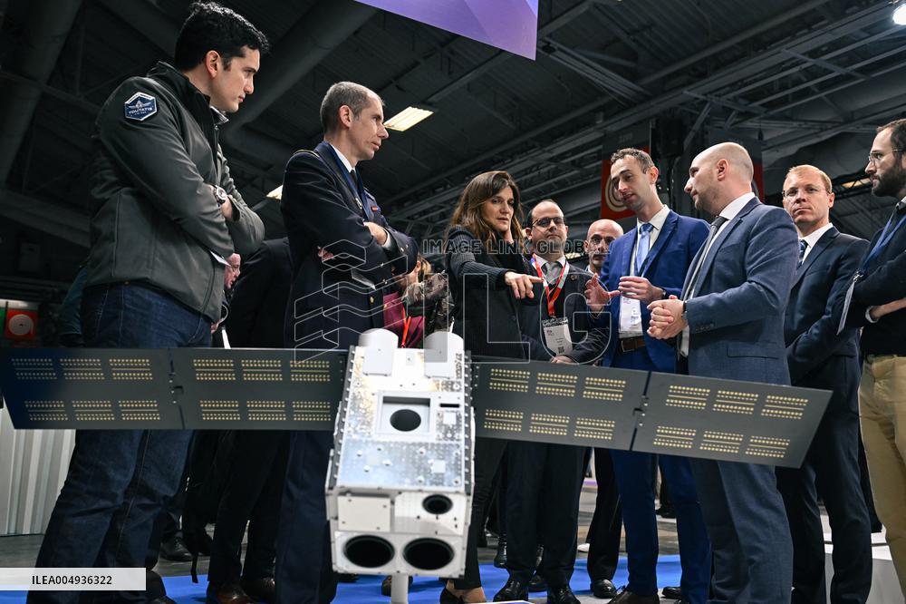 Alice Rufo visits Defence Innovation Forum - FID in Paris FA