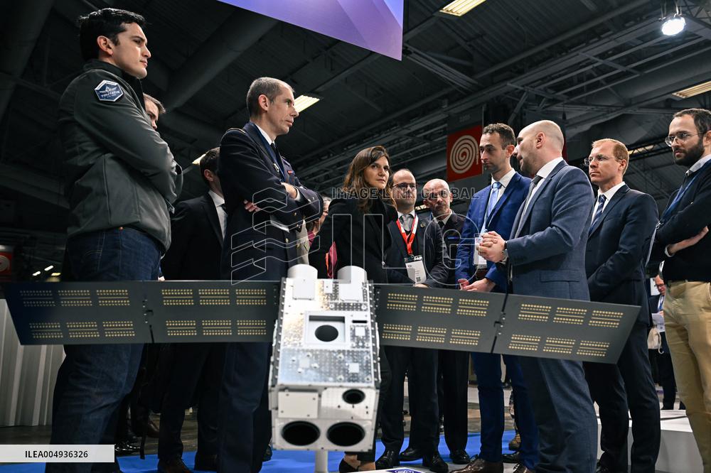 Alice Rufo visits Defence Innovation Forum - FID in Paris FA