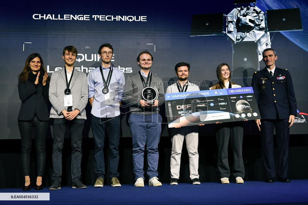 Alice Rufo visits Defence Innovation Forum - FID in Paris FA