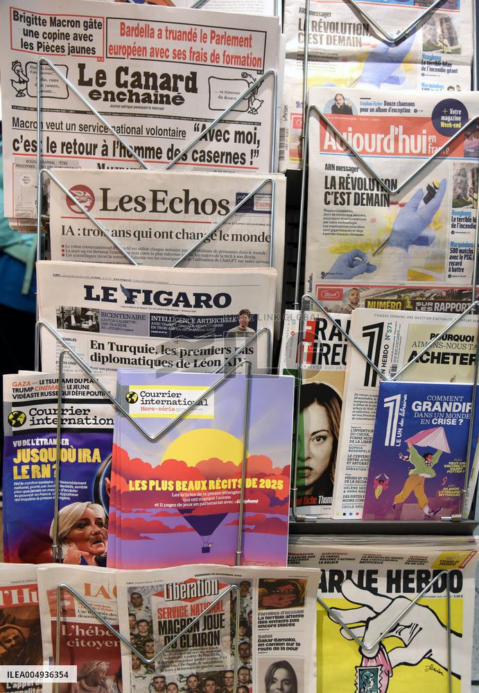 Illustration Newspapers at Newsstands - Paris