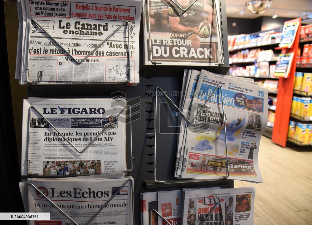 Illustration Newspapers at Newsstands - Paris