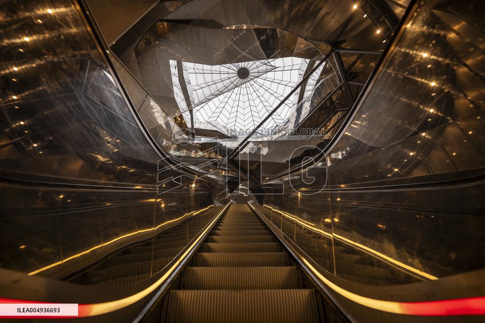 Villejuif - Gustave Roussy Metro Station Illustrations - Paris