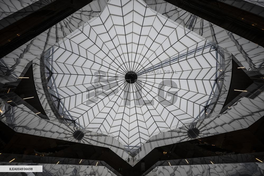 Villejuif - Gustave Roussy Metro Station Illustrations - Paris