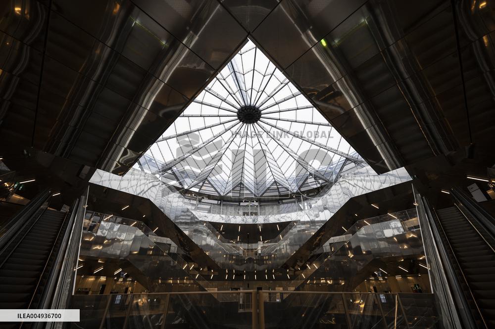 Villejuif - Gustave Roussy Metro Station Illustrations - Paris