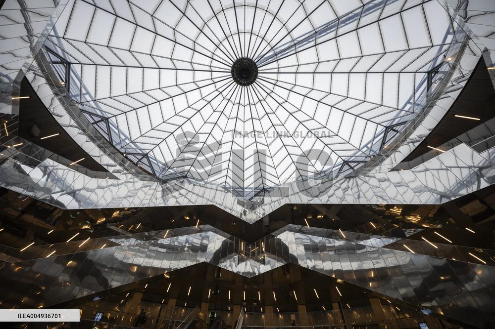 Villejuif - Gustave Roussy Metro Station Illustrations - Paris