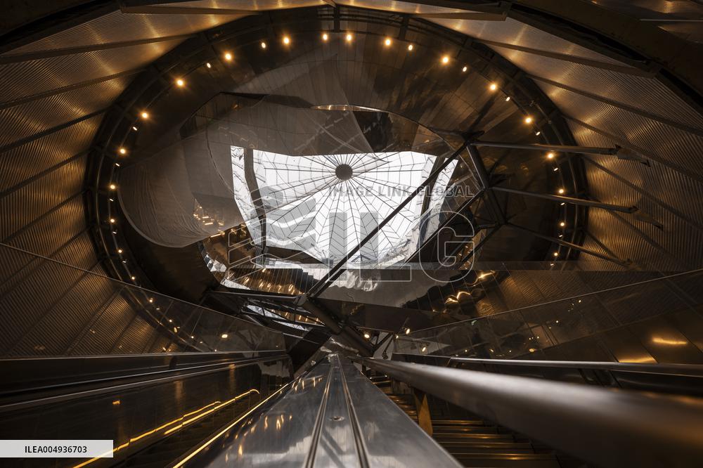 Villejuif - Gustave Roussy Metro Station Illustrations - Paris