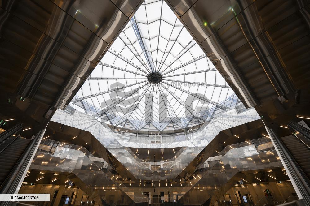 Villejuif - Gustave Roussy Metro Station Illustrations - Paris