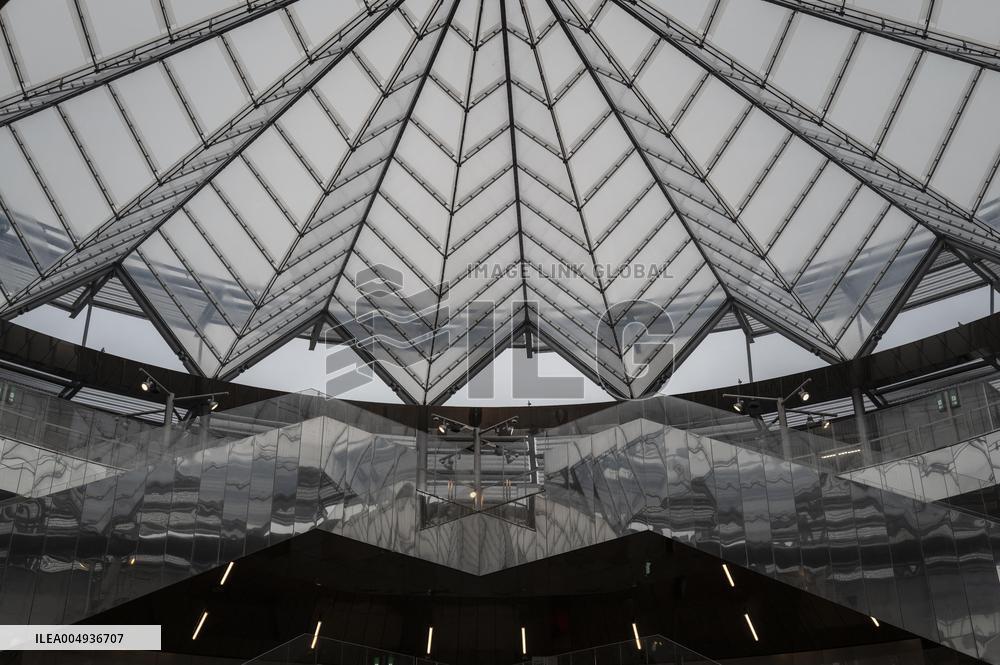 Villejuif - Gustave Roussy Metro Station Illustrations - Paris