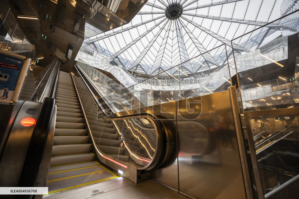 Villejuif - Gustave Roussy Metro Station Illustrations - Paris