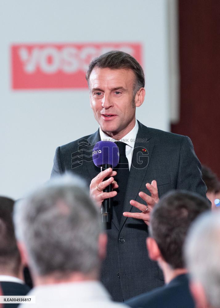 Macron meets readers of the Ebra group - Mirecourt