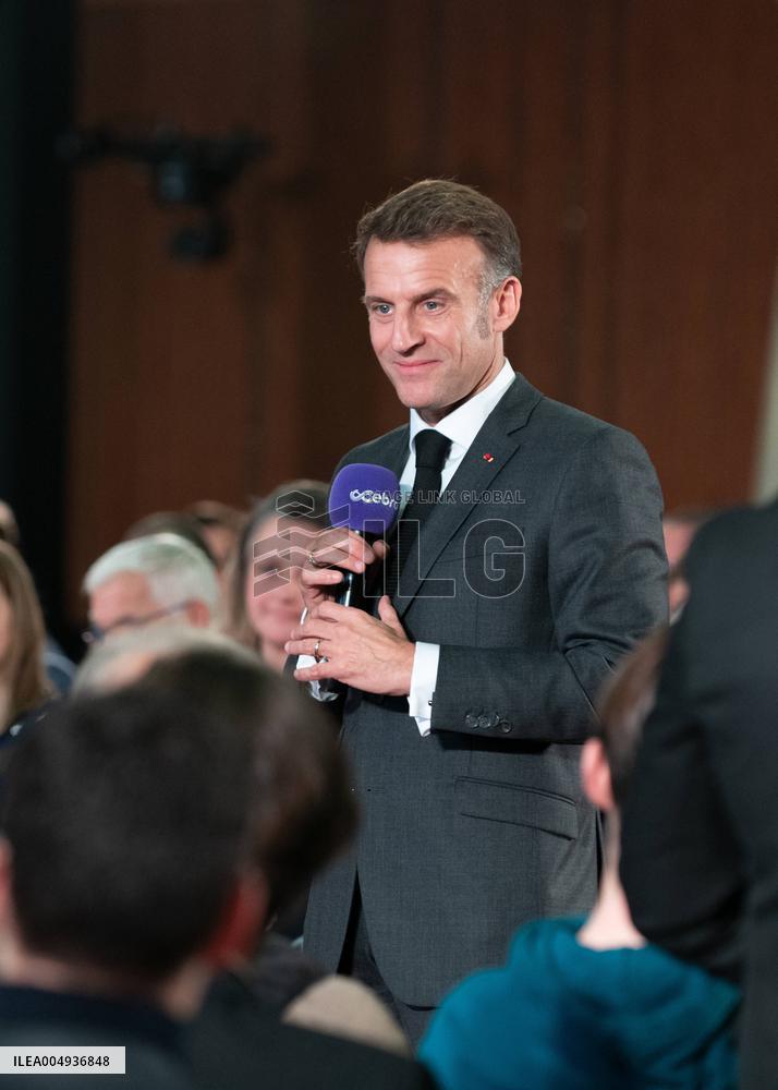 Macron meets readers of the Ebra group - Mirecourt