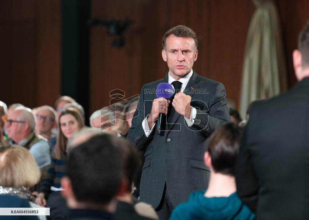 Macron meets readers of the Ebra group - Mirecourt