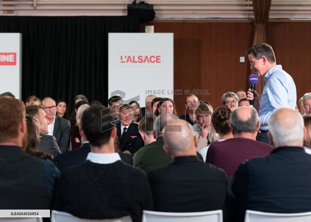 Macron meets readers of the Ebra group - Mirecourt