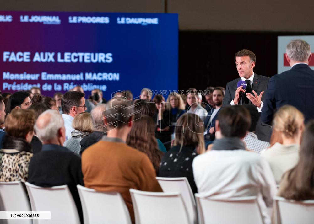 Macron meets readers of the Ebra group - Mirecourt